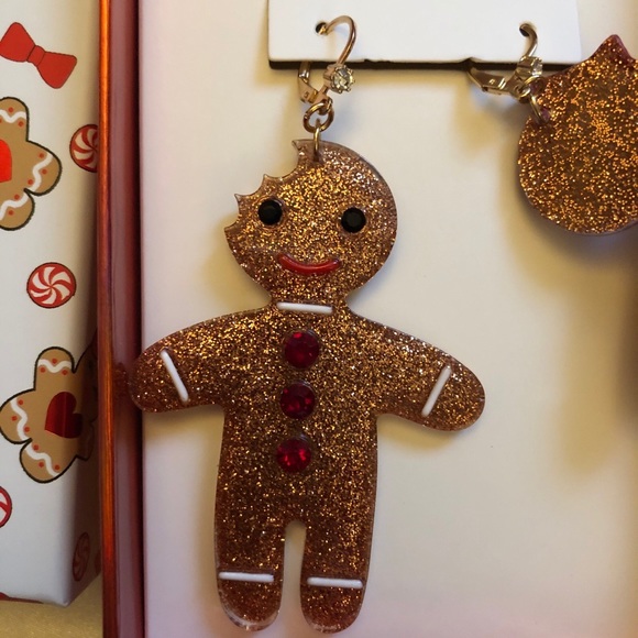 Betsey Johnson Gold Tone Gingerbread Man & Woman Mismatch Drop Earrings NIB - Picture 5 of 11